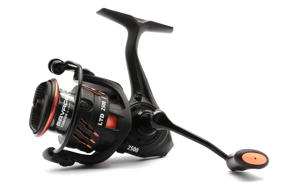 Produkt premium - KOŁOWROTEK SAVAGE GEAR ORANGE LTD 2500